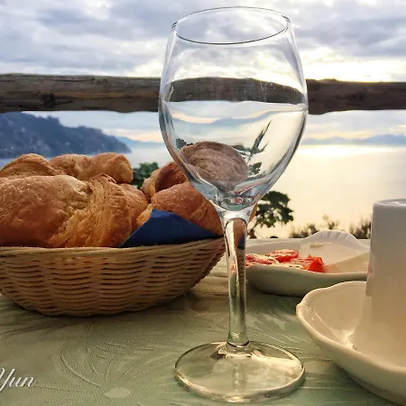 Rina Amalfi