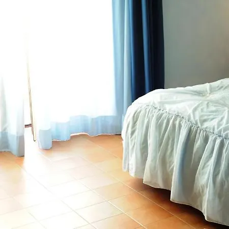 Rina Amalfi